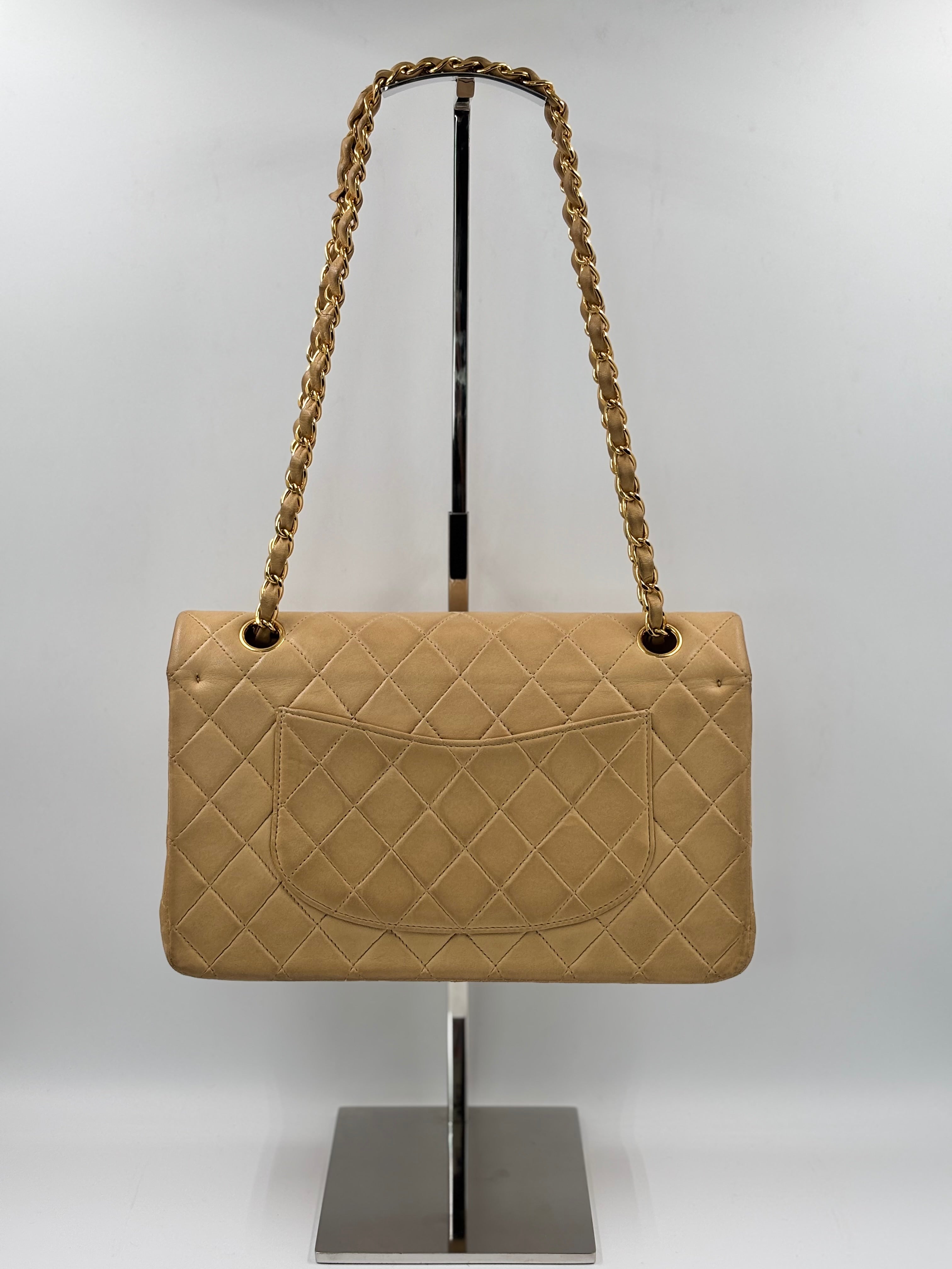 Chanel Vintage Medium Classic Double Flap GHW