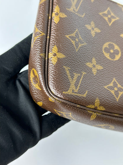 LV POCHETTE MONOGRAM