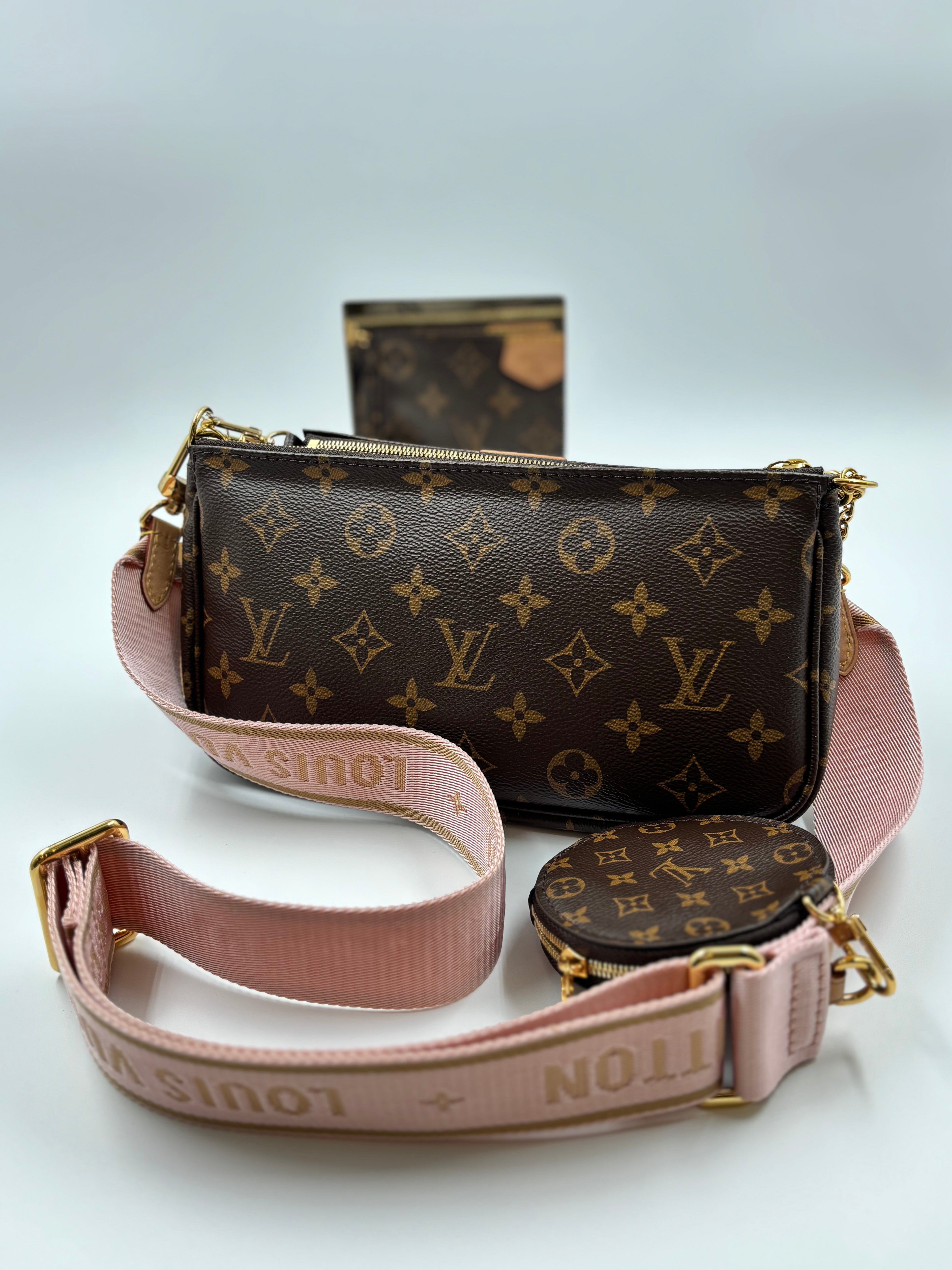 LV Multi Pochette