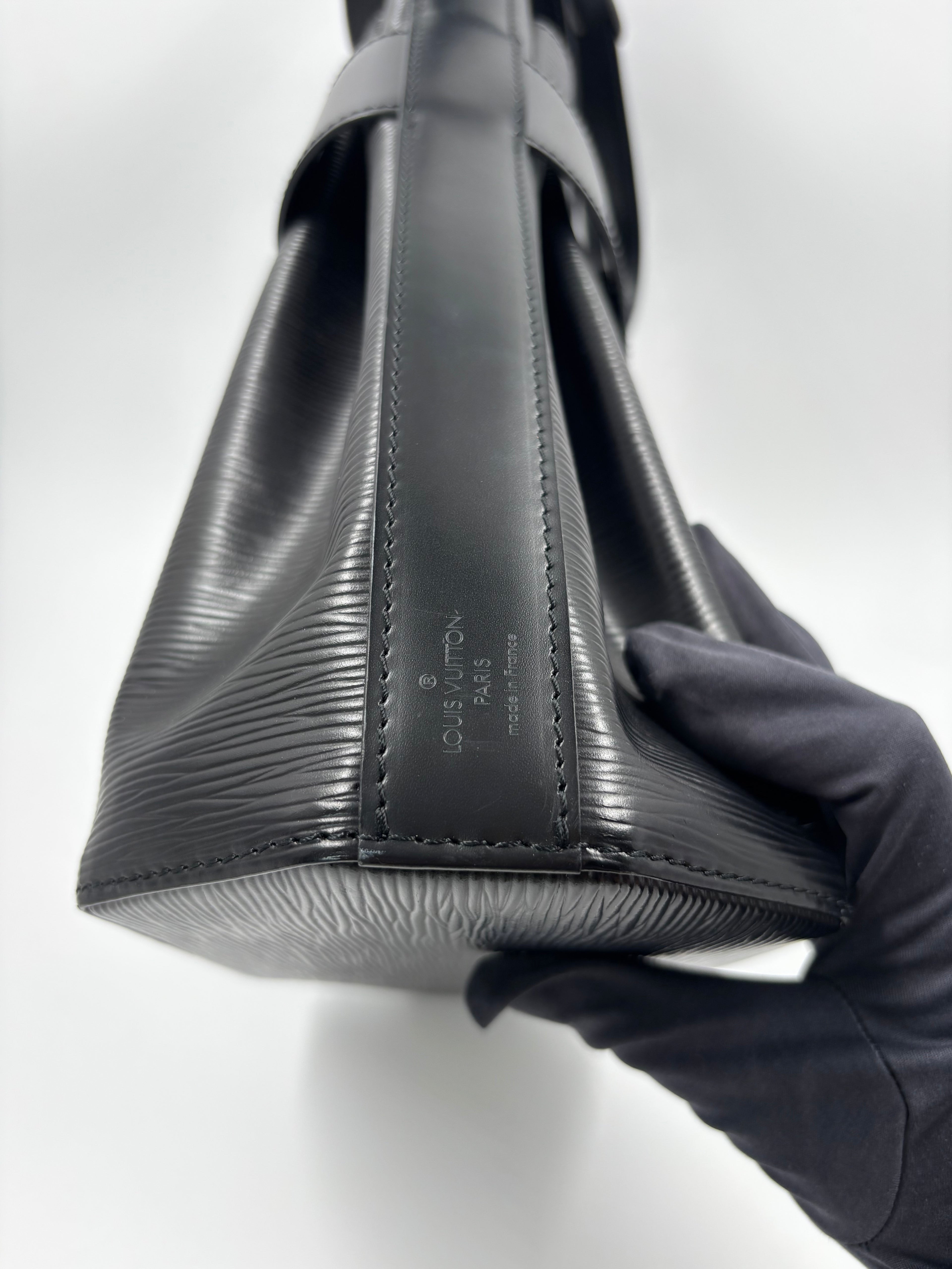 LV Epi Leather Sac D'Epaule PM Bag