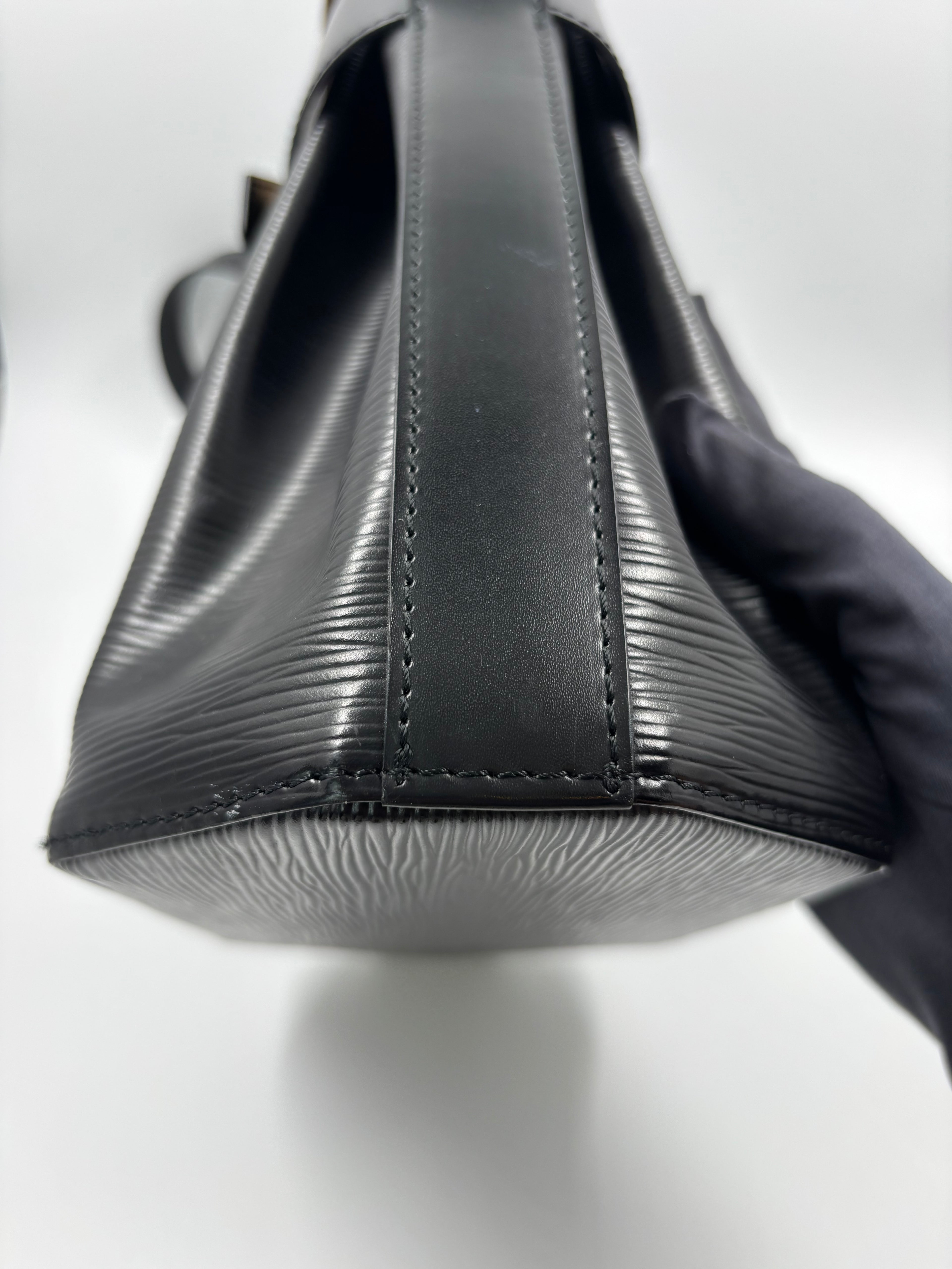 LV Epi Leather Sac D'Epaule PM Bag