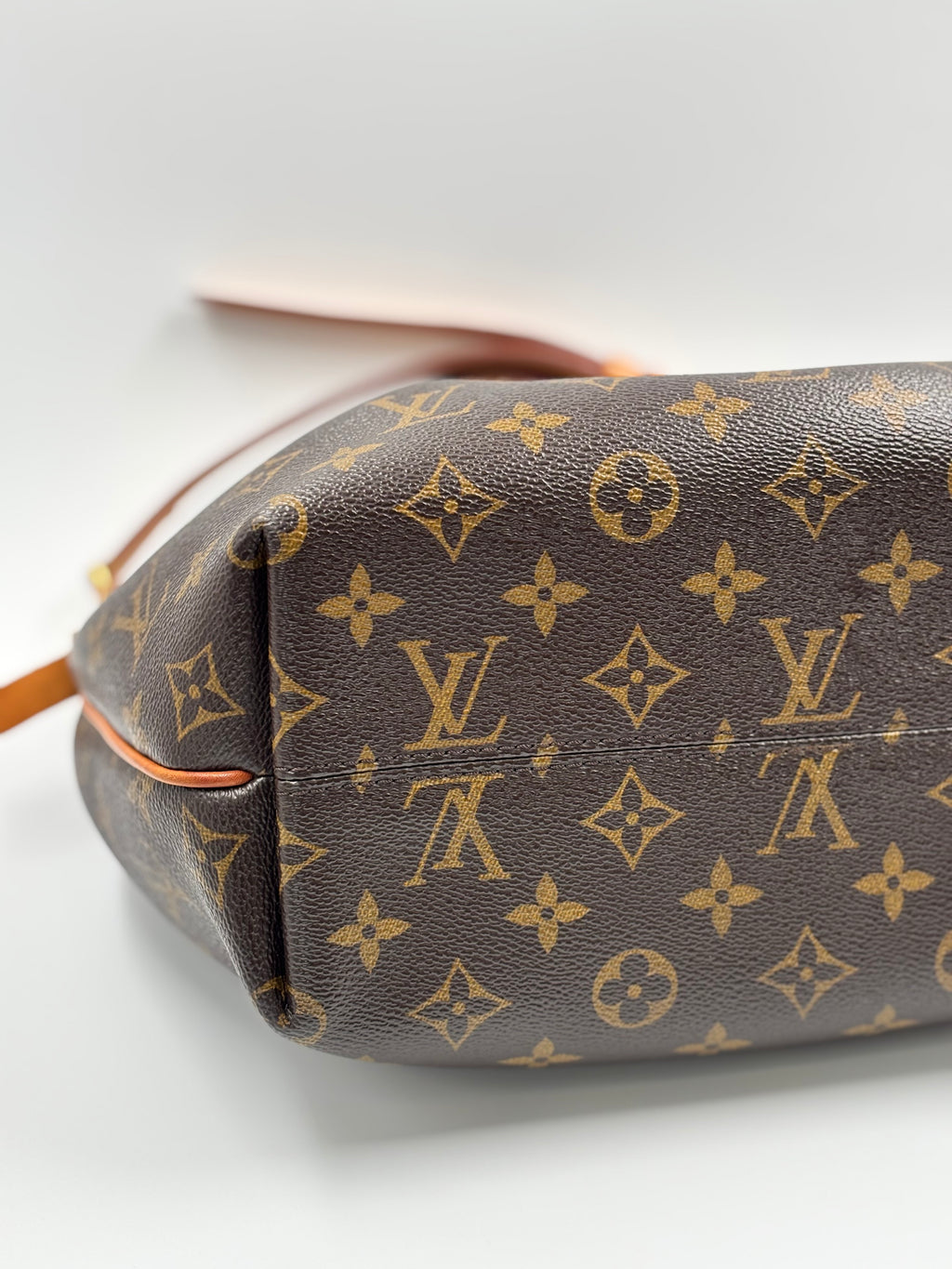 LV Monogram Turenne MM Bag