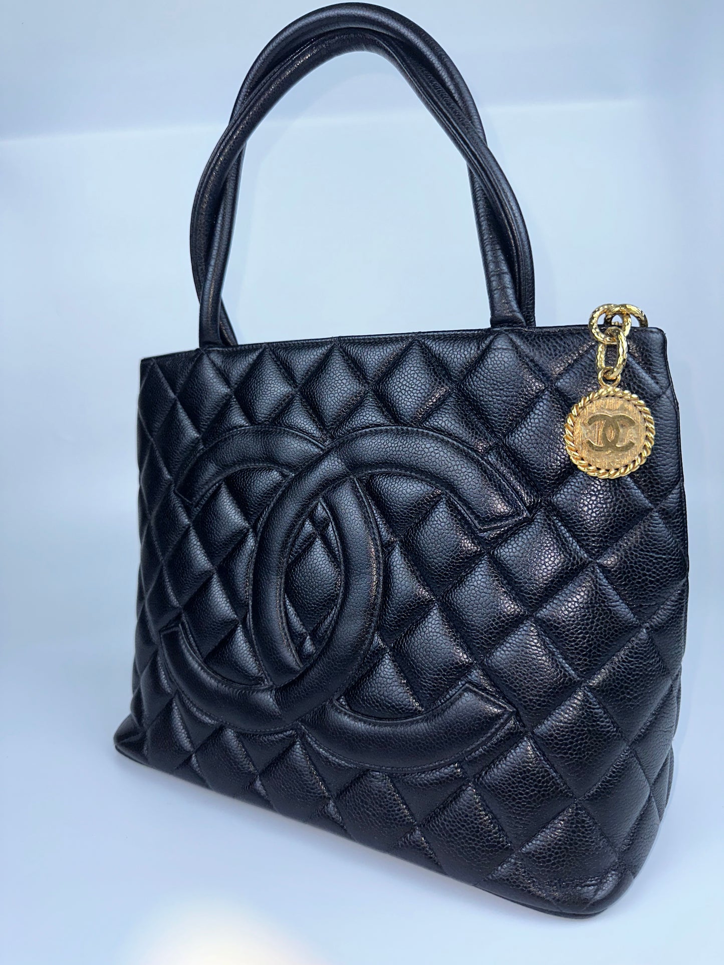 CC MEDALLION CAVIAR GHW BLACK