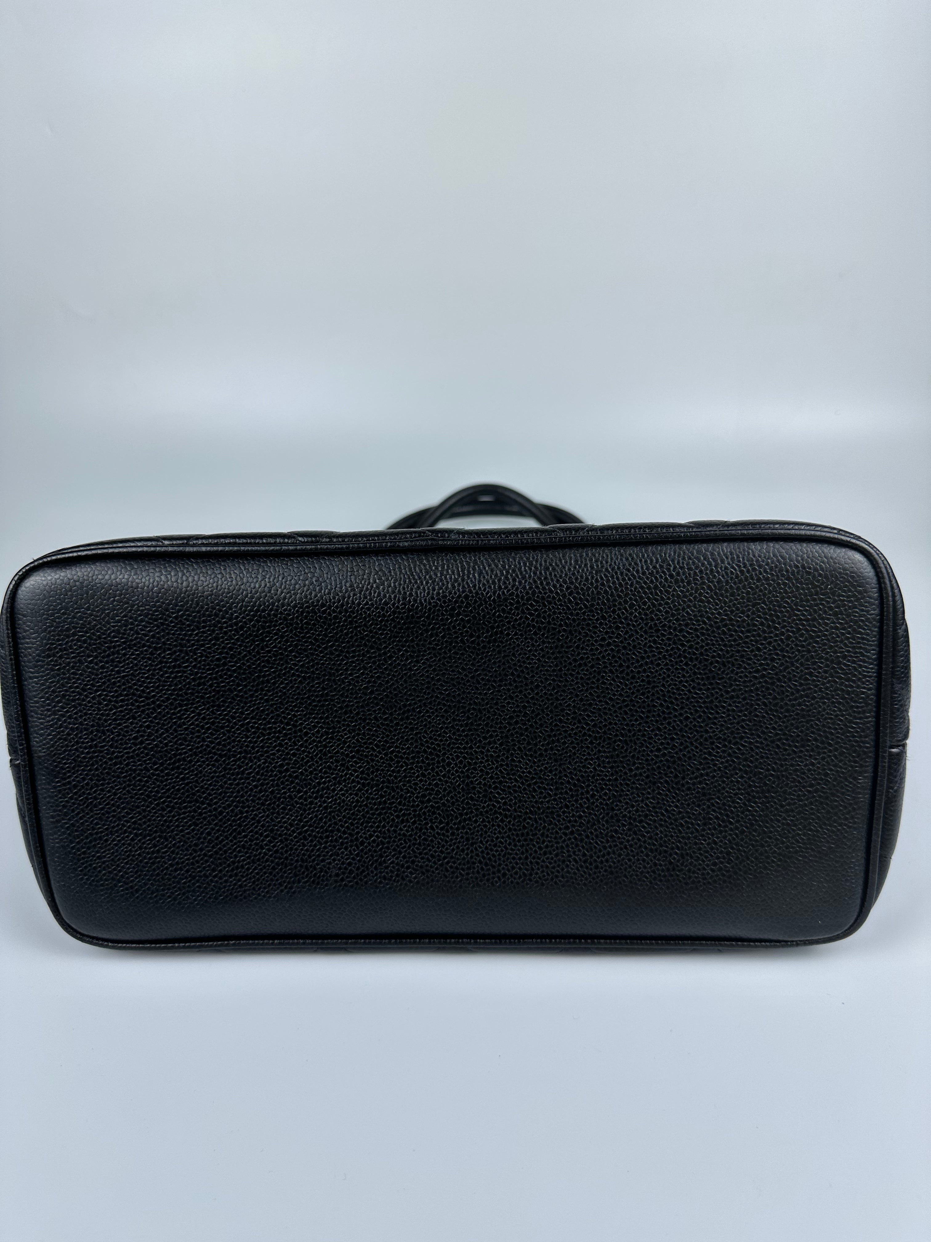 CC MEDALLION CAVIAR GHW BLACK