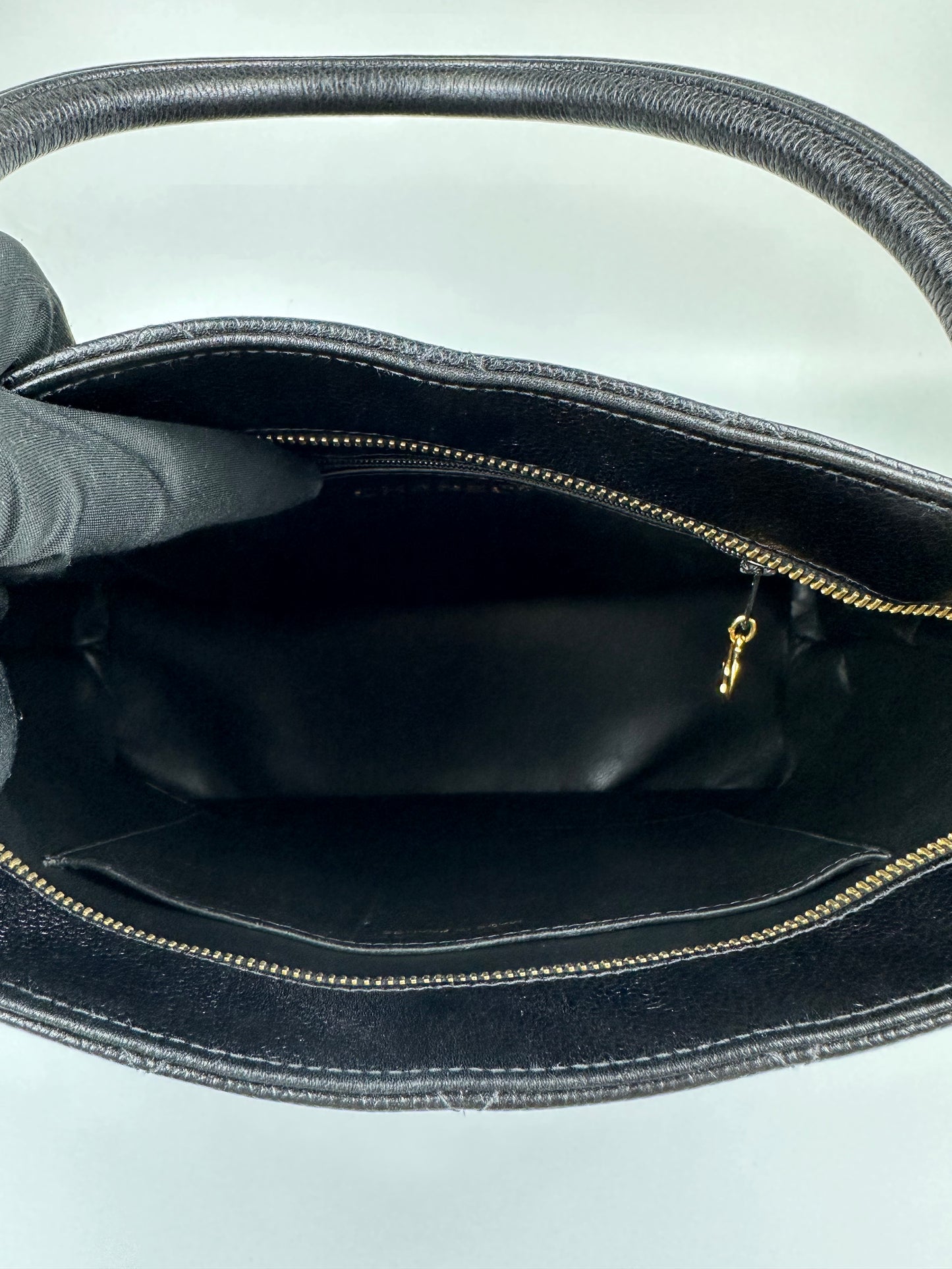 CC MEDALLION CAVIAR GHW BLACK