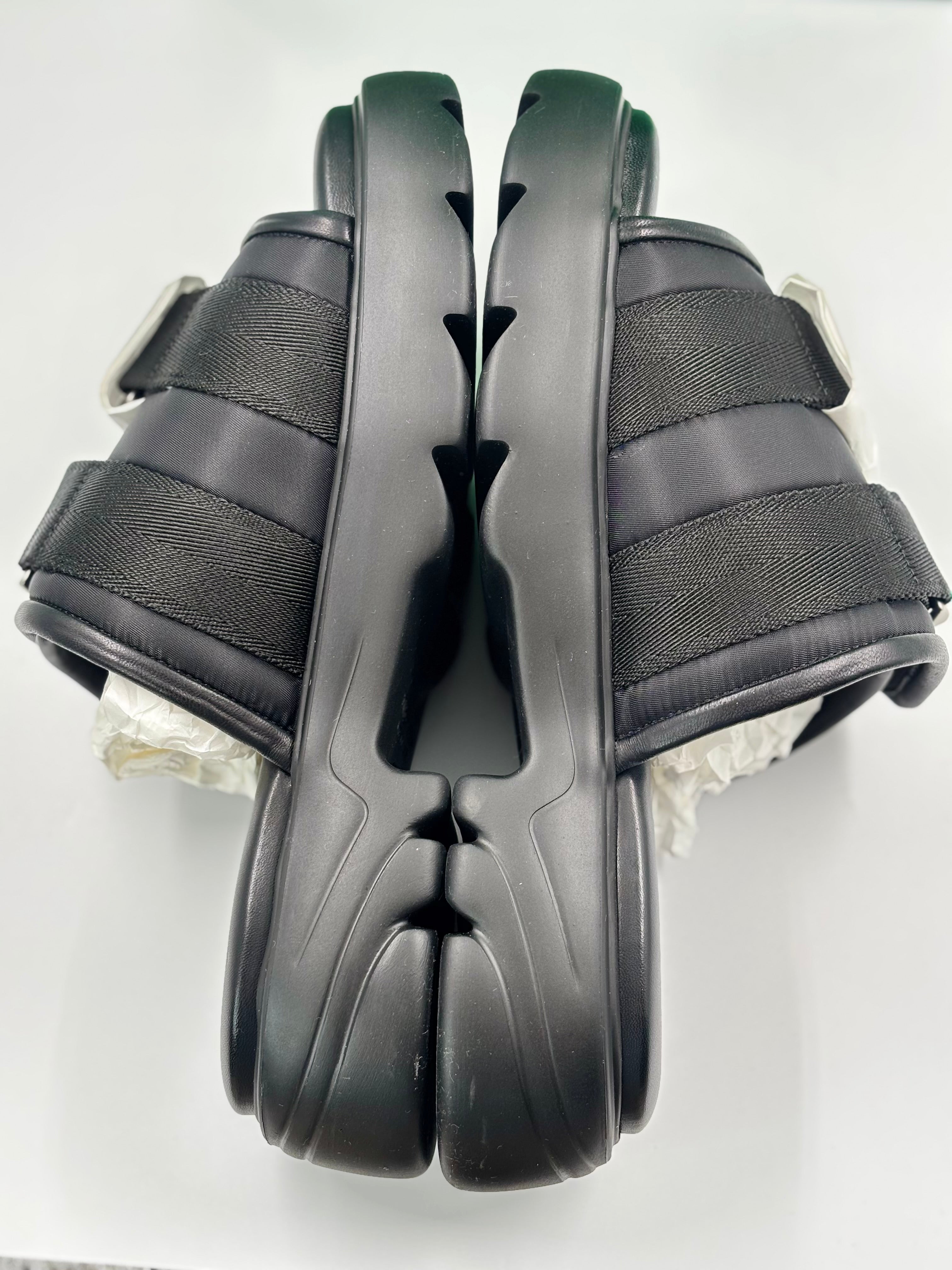 Bottega Veneta  Black Flash Flat Sandals Bomber