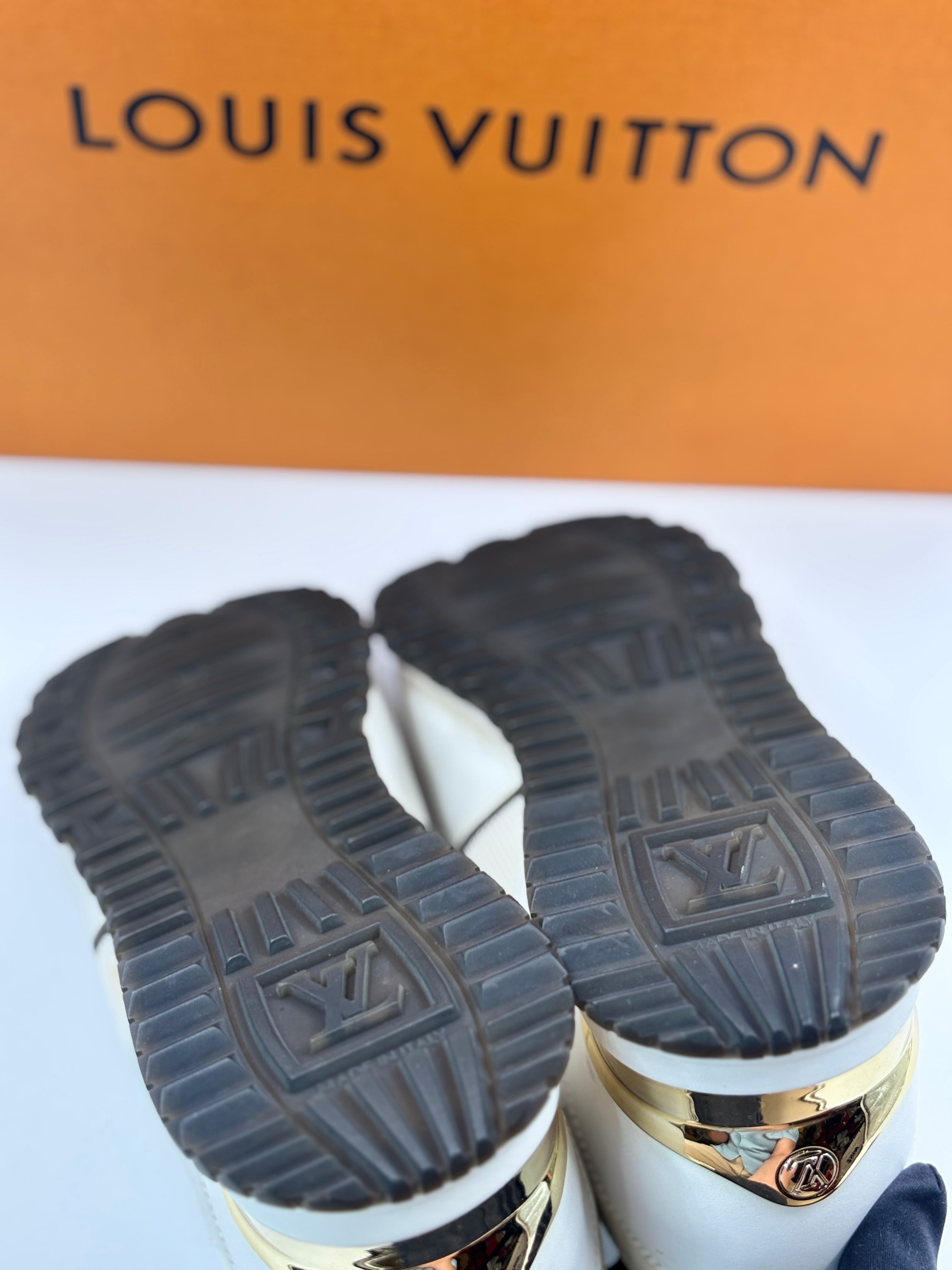 LV Run away sneakers