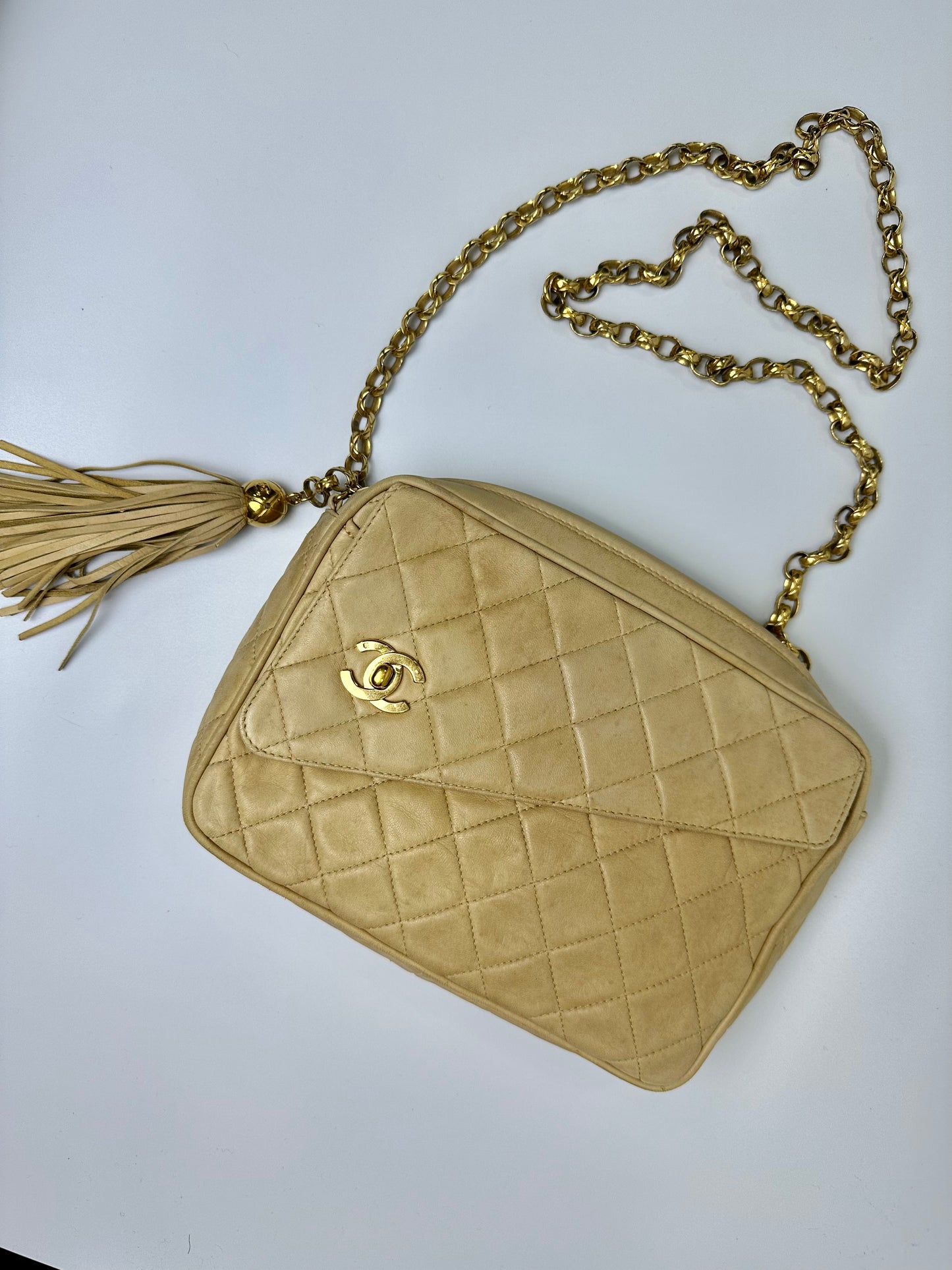 CHANEL VINTAGE BEIGE CHAIN BAG