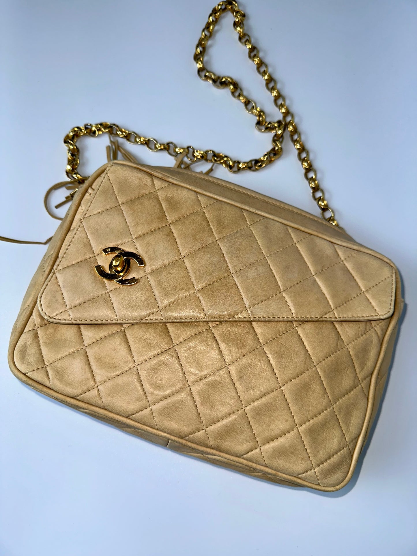 CHANEL VINTAGE BEIGE CHAIN BAG