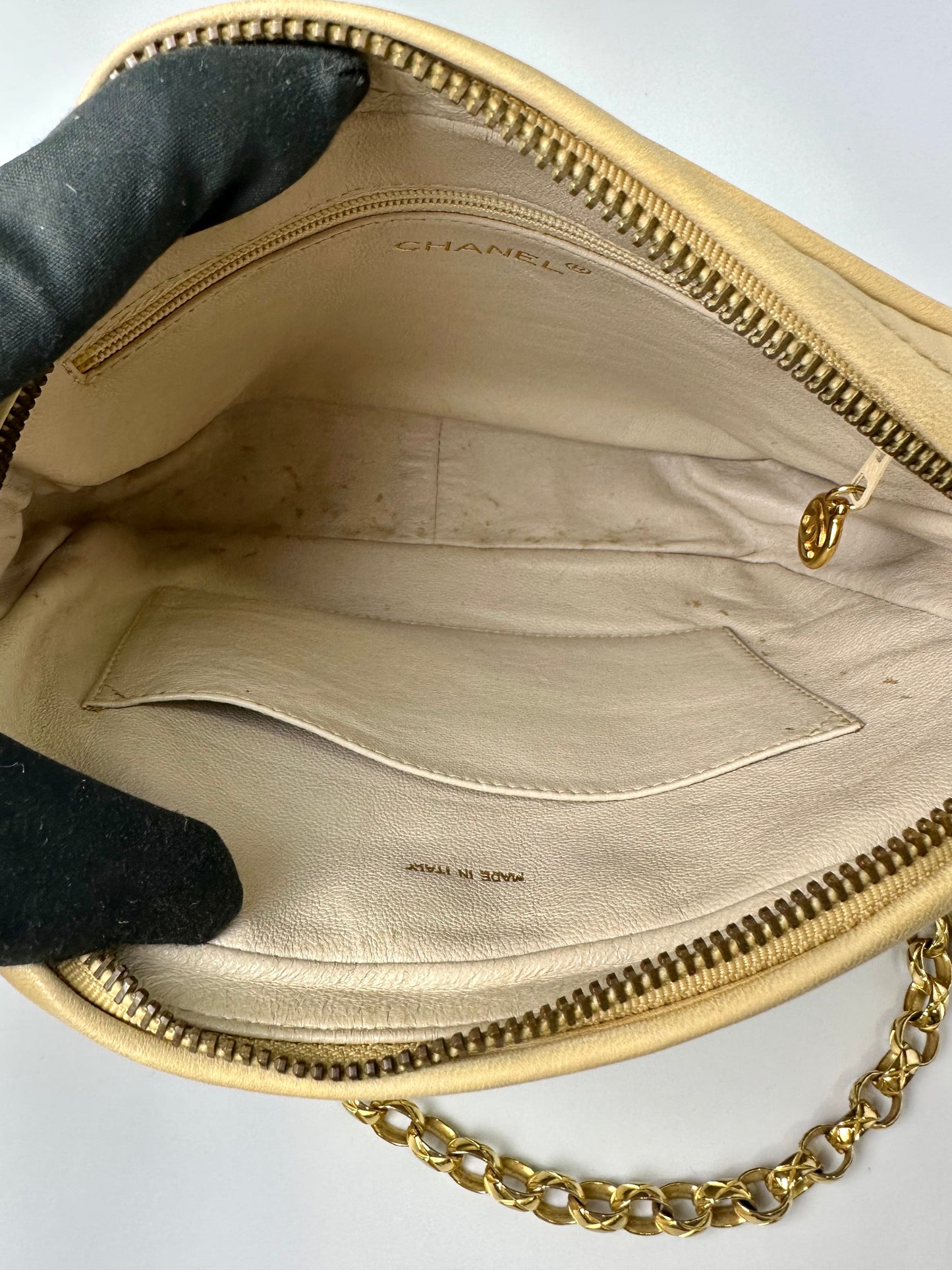 CHANEL VINTAGE BEIGE CHAIN BAG