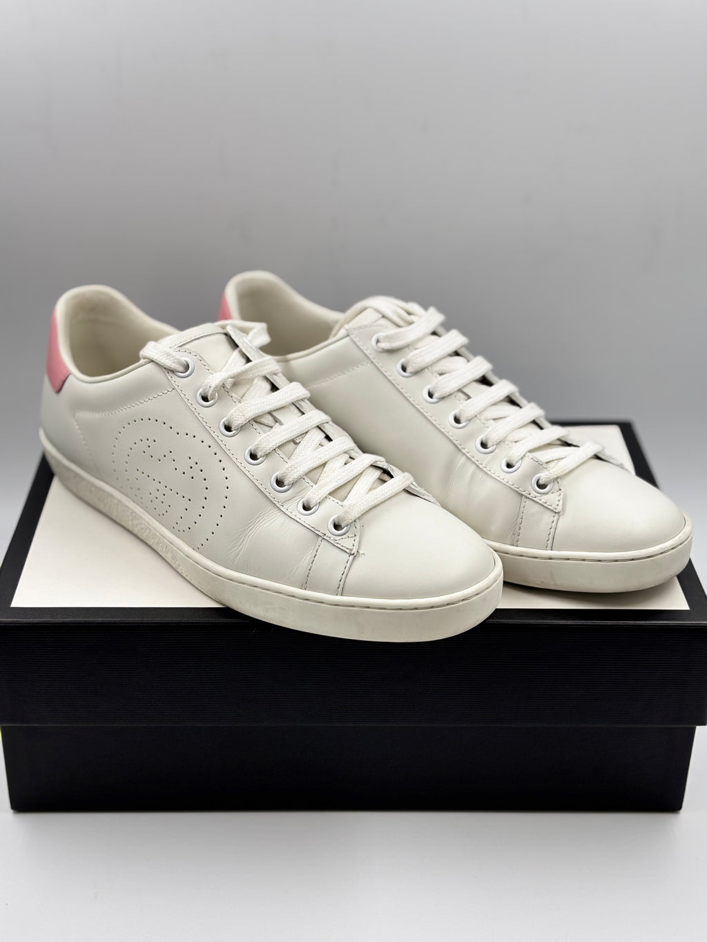Gucci Interlocking G Logo Leather Sneakers White and Pink
