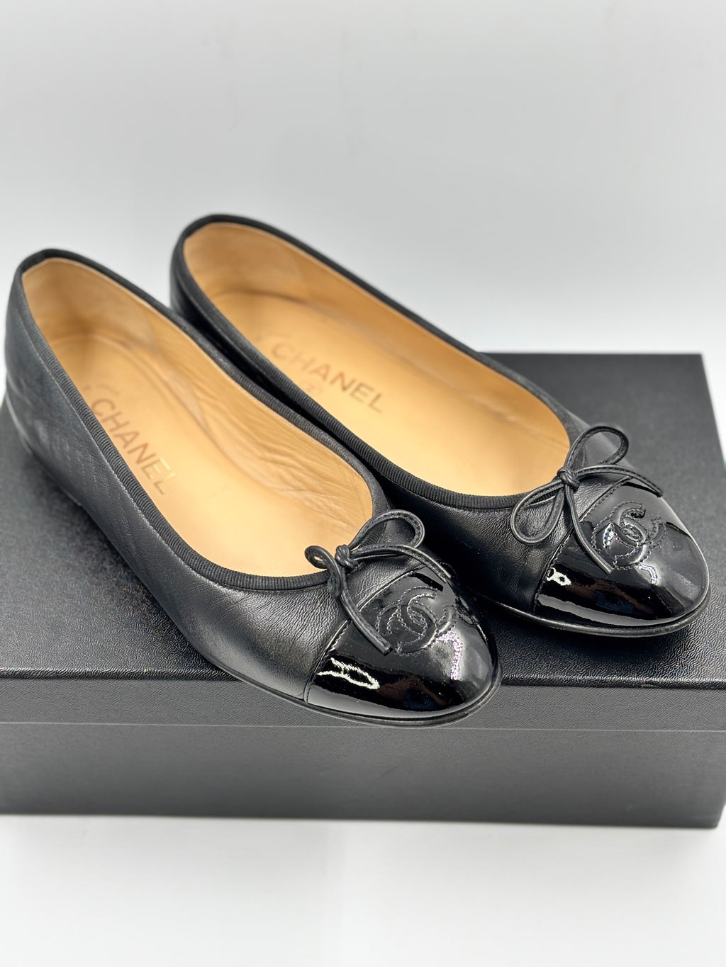 Chanel Black Leather Cap Toe CC Ballet Flats Size 37.5