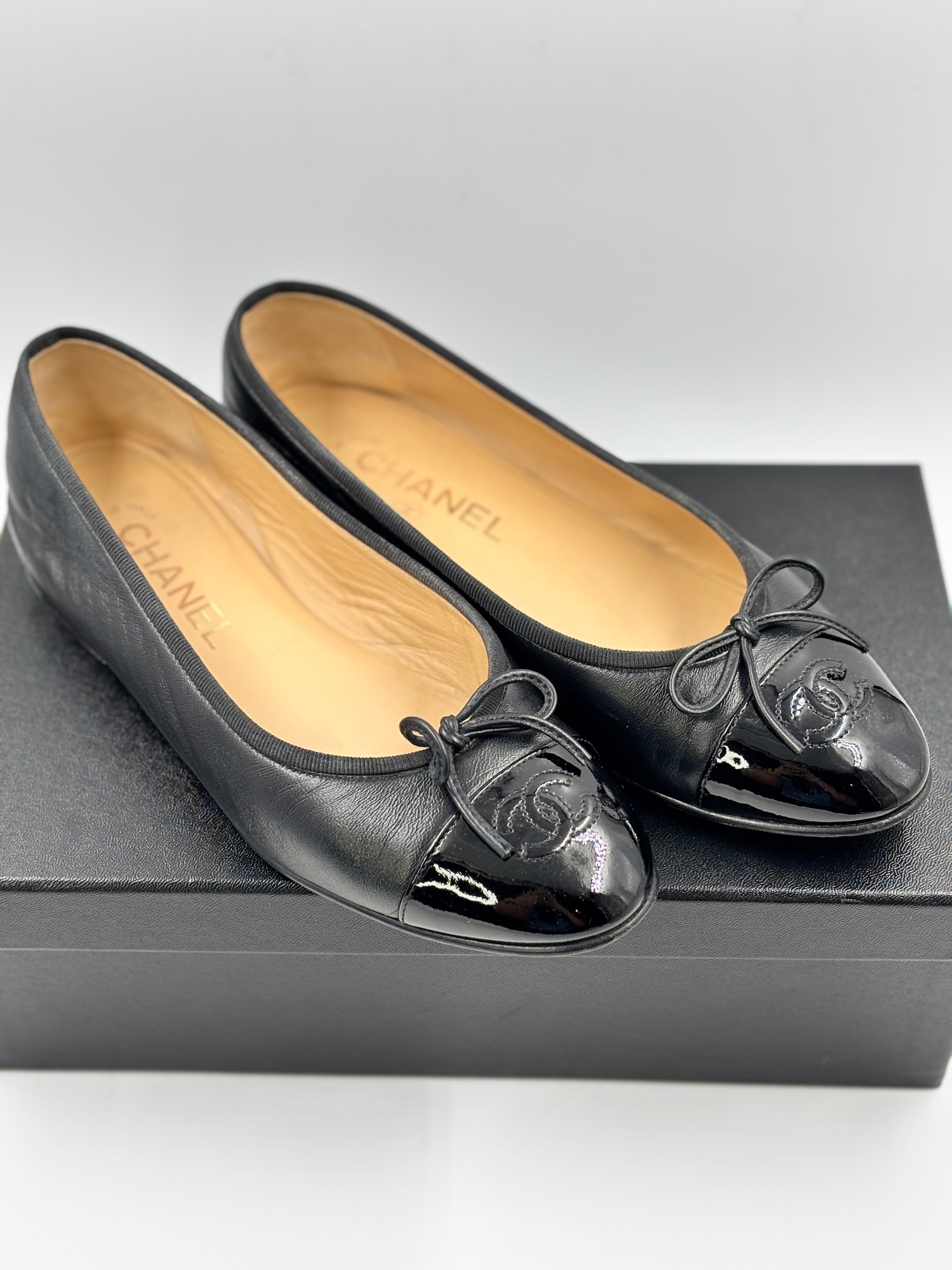 Chanel Black Leather Cap Toe CC Ballet Flats Size 37.5