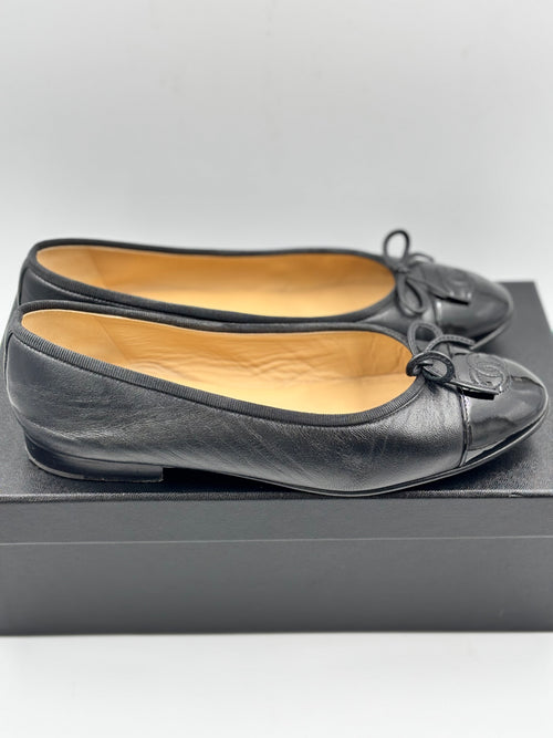 Chanel Black Leather Cap Toe CC Ballet Flats Size 37.5