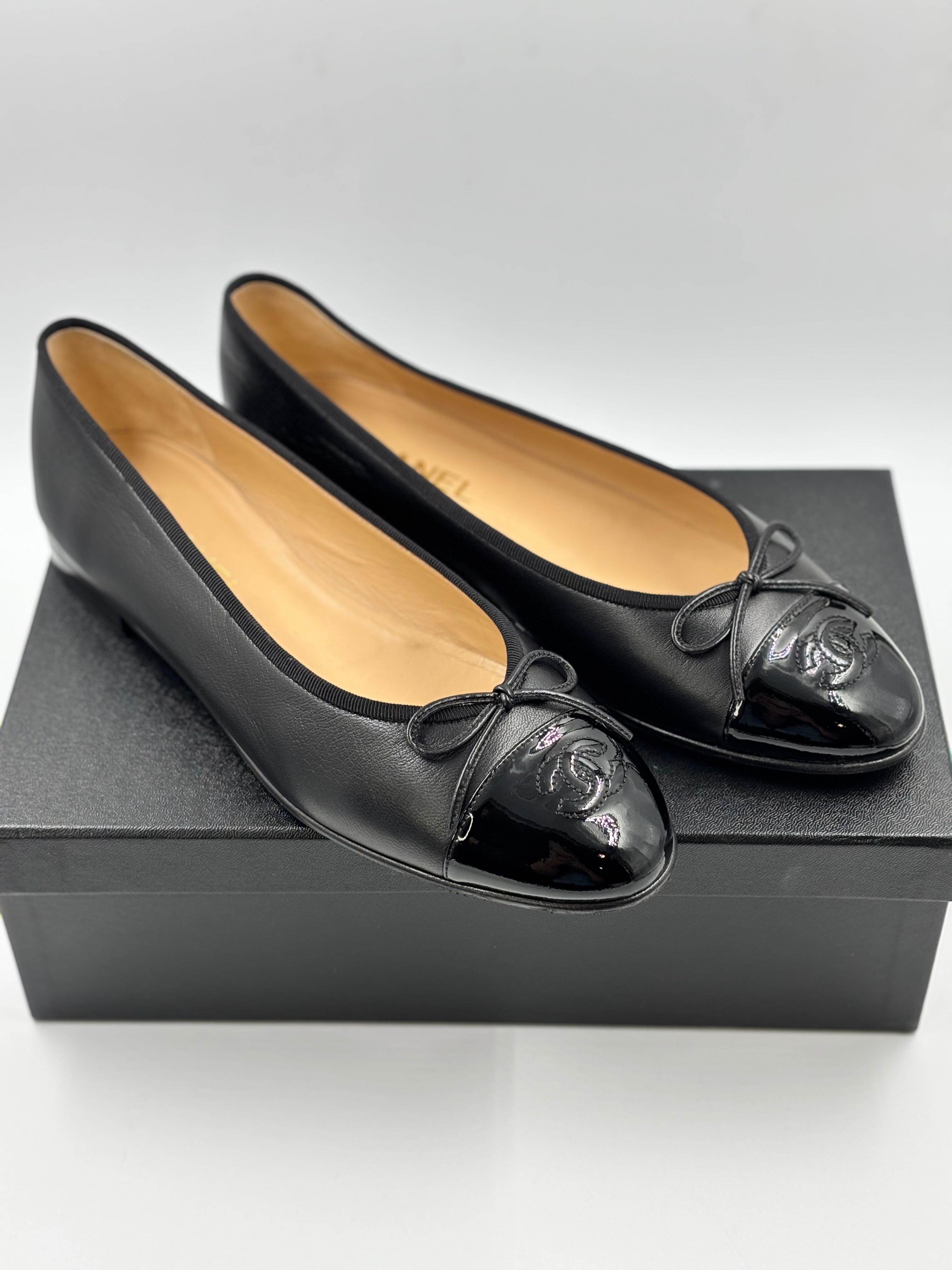 Chanel Black Leather Cap Toe CC Ballet Flats Size 40.5