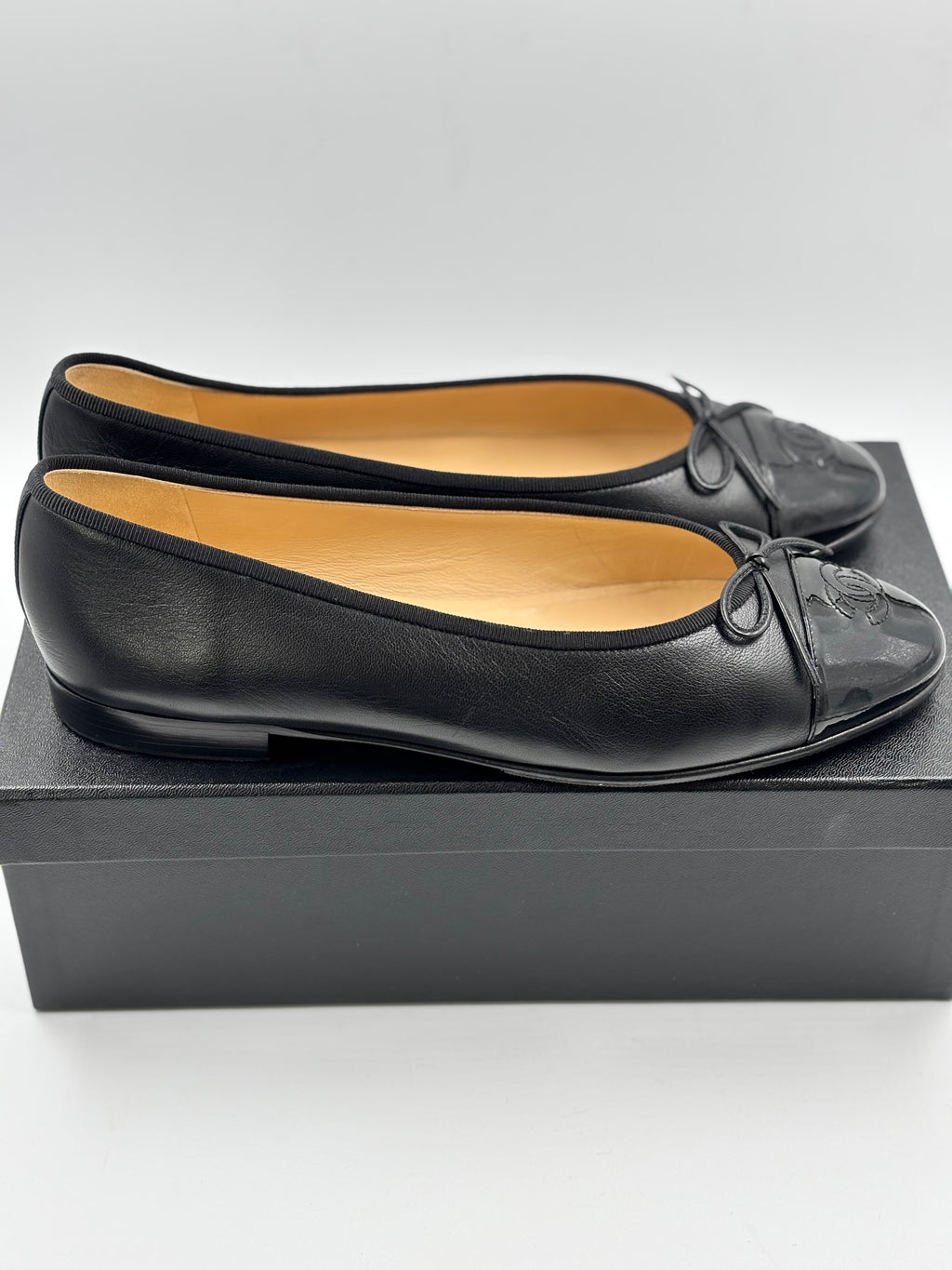 Chanel Black Leather Cap Toe CC Ballet Flats Size 40.5