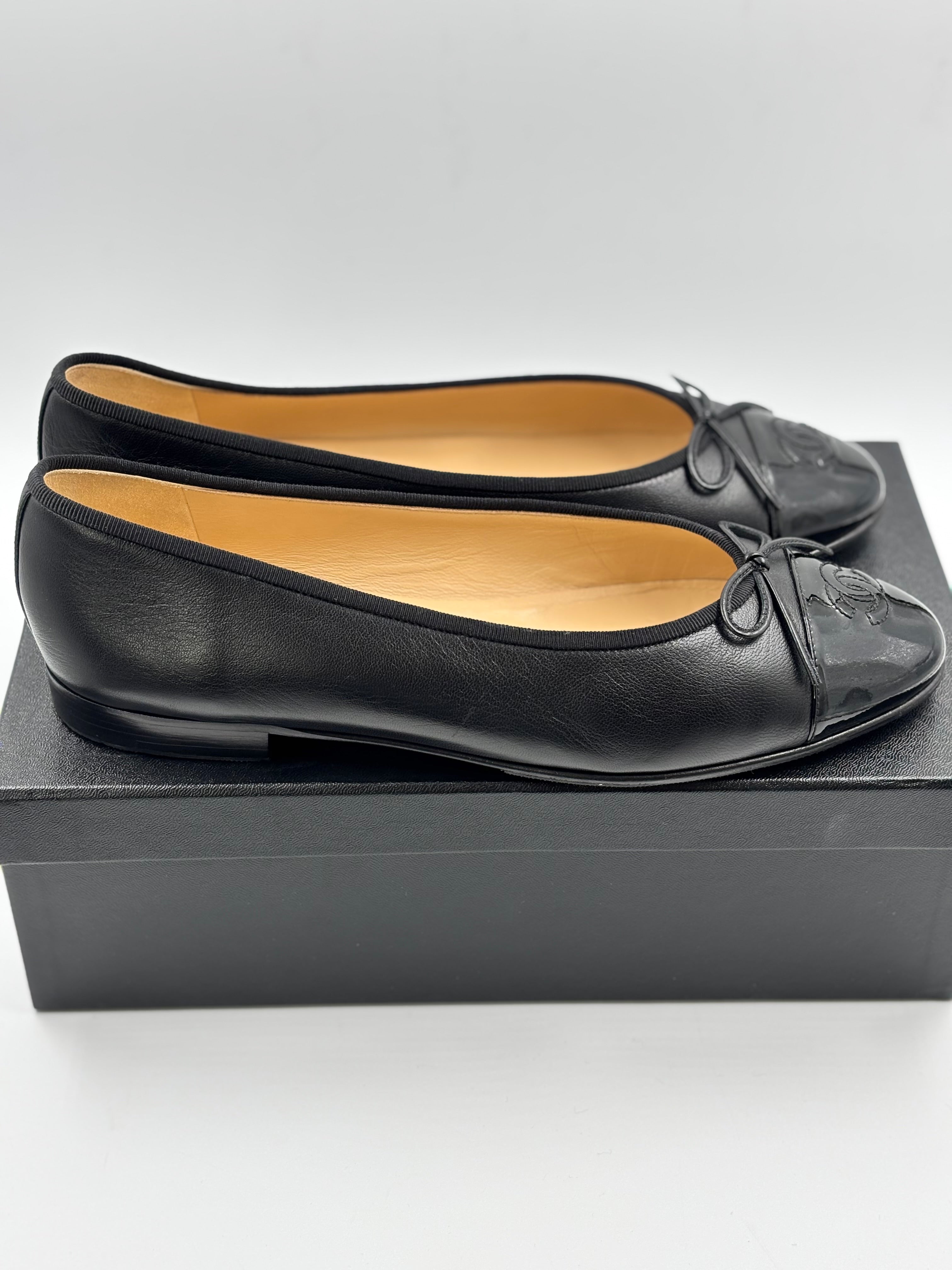 Chanel Black Leather Cap Toe CC Ballet Flats Size 40.5
